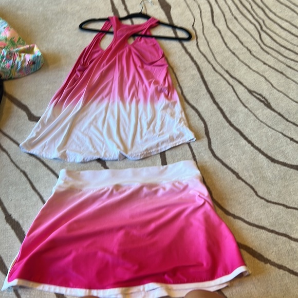 Nike Tennis and Workout Outfit pink and White - Picture 5 of 6